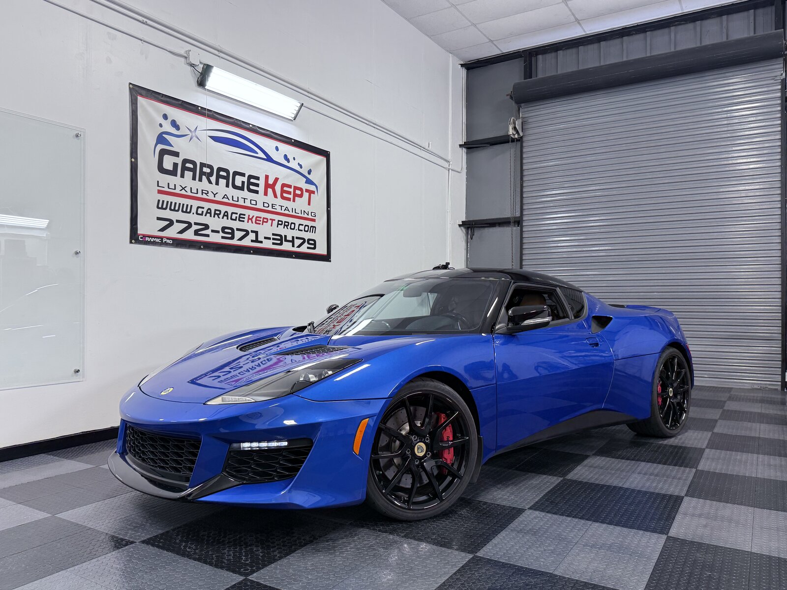 Lotus Evora in blue — ceramic coating